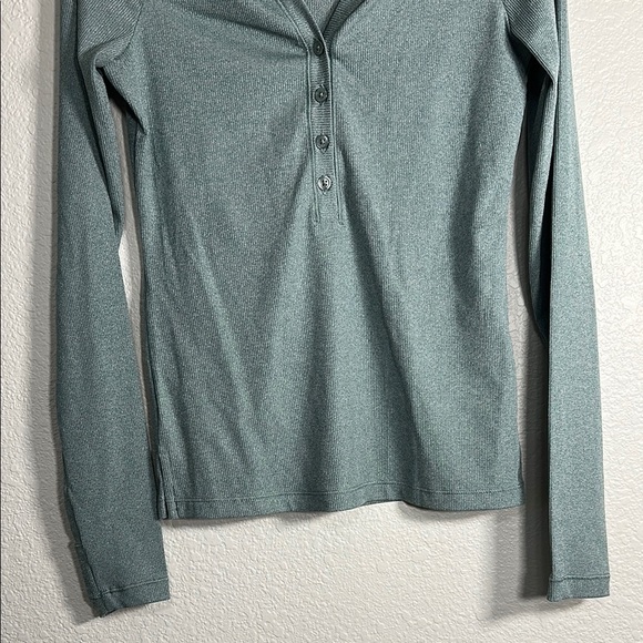 Athleta Green Half Button Up Top XS - Picture 5 of 6